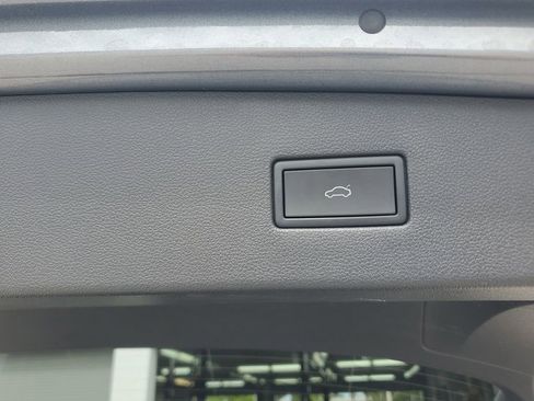 Certified 2023 Volkswagen Tiguan SE R-Line FWD image 15