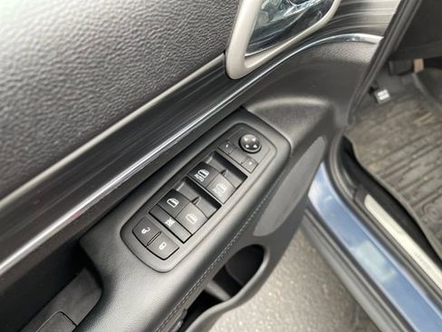 Used 2020 Jeep Grand Cherokee Limited image 25