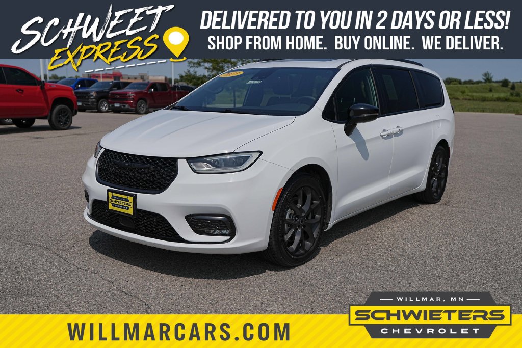 Used 2025 Chrysler Pacifica Limited FWD image 1