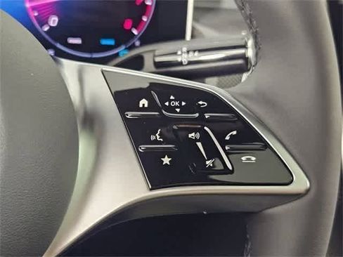 Used 2025 Mercedes-Benz GLC 300 4MATIC image 26