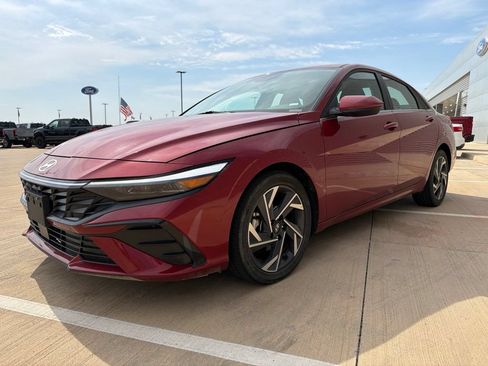 Used 2025 Hyundai Elantra SEL FWD image 8