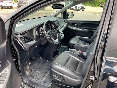 Used 2015 Toyota Sienna SE FWD image 14