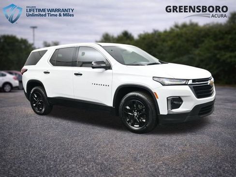 Used 2022 Chevrolet Traverse LS FWD image 1