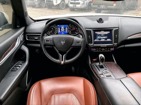 Used 2017 Maserati Levante S image 5