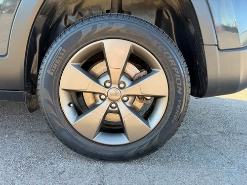 Used 2017 Jeep Cherokee 75th Anniversary image 11