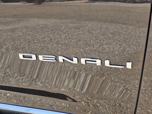 Used 2021 GMC Yukon XL Denali w/ Denali Ultimate Package AWD/4WD image 8