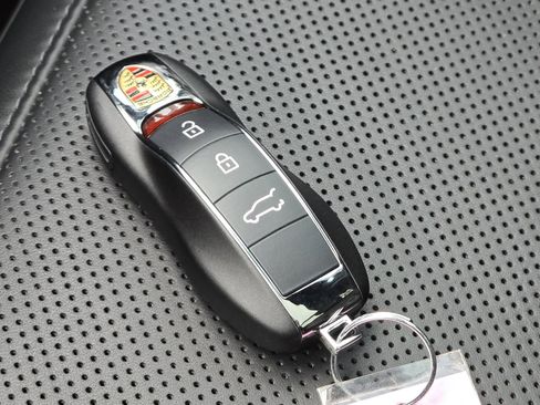 Certified 2024 Porsche Macan S image 40