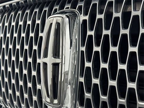 Used 2022 Lincoln Navigator Reserve image 16