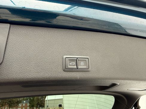 Used 2019 Audi e-tron Premium Plus image 23