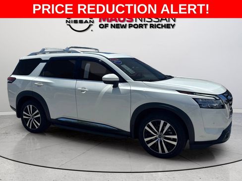 Certified 2023 Nissan Pathfinder Platinum w/ Lighting Package (N93) AWD/4WD image 1