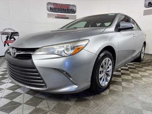 Used 2015 Toyota Camry LE FWD image 7