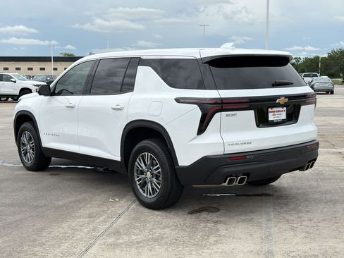 Used 2024 Chevrolet Traverse LS FWD image 3