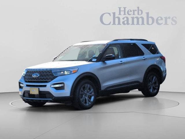 Certified 2022 Ford Explorer XLT w/ Equipment Group 202A AWD/4WD image 4