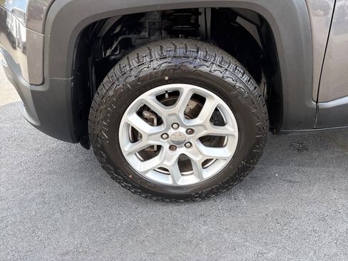 Used 2018 Jeep Renegade Sport w/ Power & Air Group AWD/4WD image 9