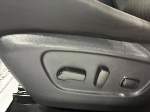 Used 2019 Nissan Rogue SV AWD/4WD image 14