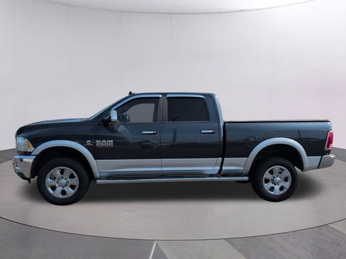 Used 2014 RAM 2500 Laramie AWD/4WD image 2
