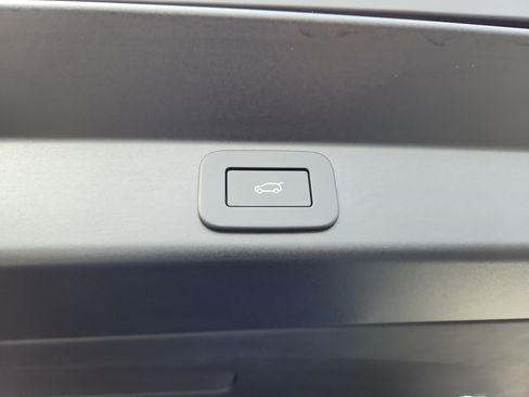 New 2026 Land Rover Range Rover Sport SE image 14