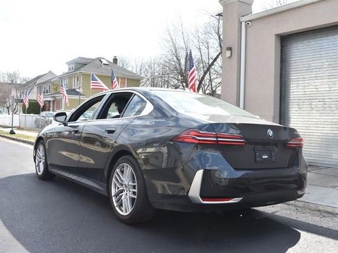 Used 2025 BMW 530i w/ Premium Package image 5