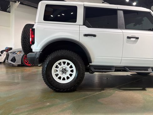 Used 2025 Ford Bronco Badlands image 9