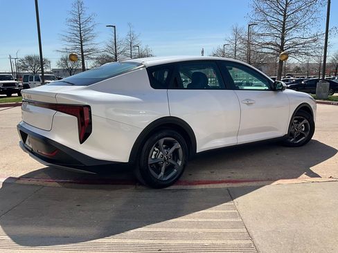 Used 2025 Kia K4 LXS image 6