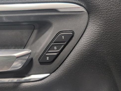 Used 2019 RAM 1500 Laramie AWD/4WD image 8