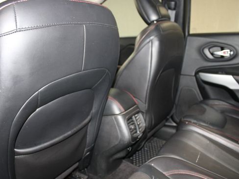 Used 2017 Jeep Cherokee Trailhawk w/ Comfort/Convenience Group image 23