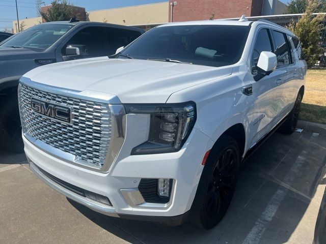 Used 2022 GMC Yukon XL Denali AWD/4WD image 2