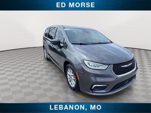 Used 2023 Chrysler Pacifica Touring-L FWD image 2