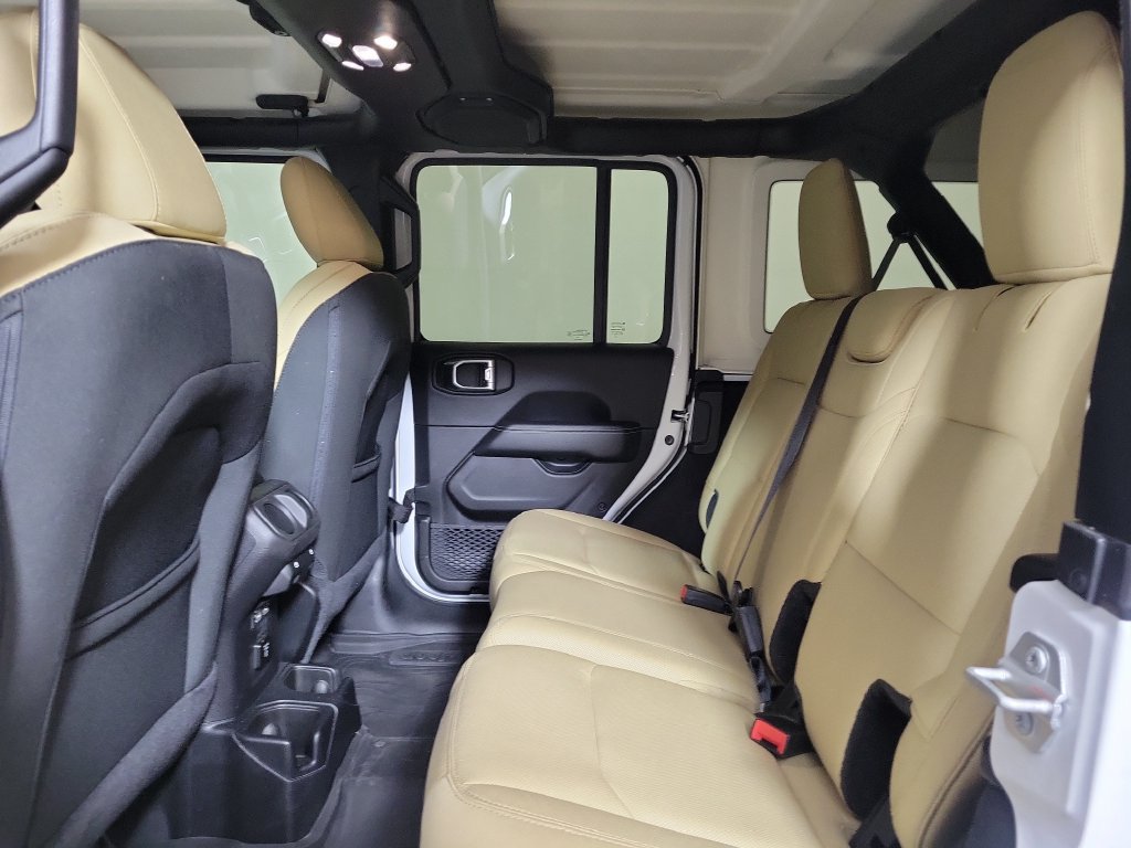 Used 2023 Jeep Wrangler Unlimited Sahara AWD/4WD image 23