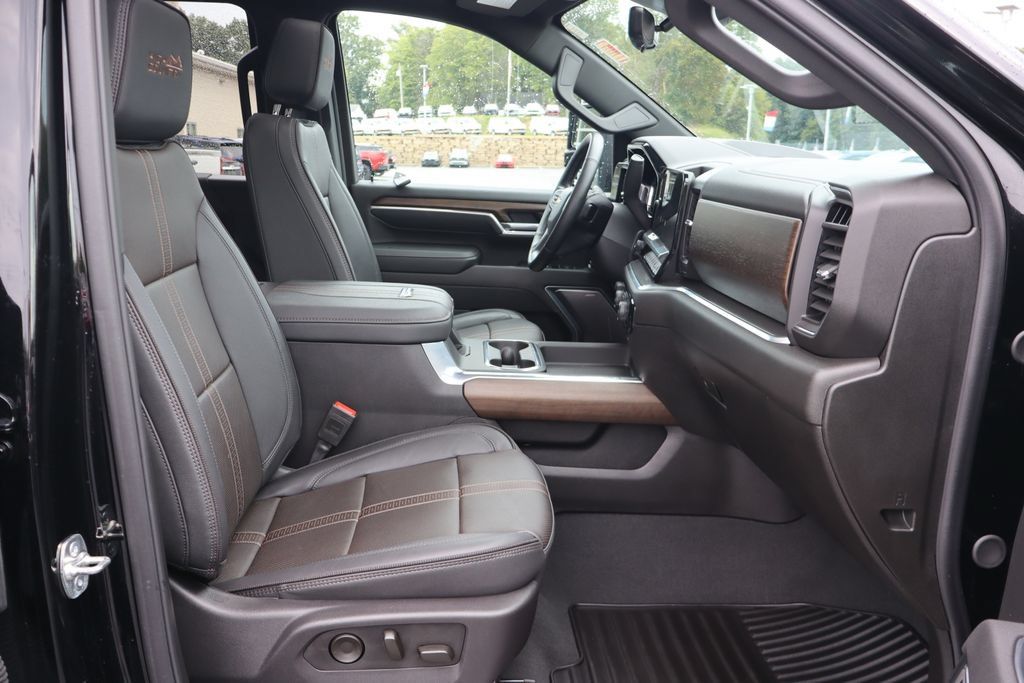 Used 2025 Chevrolet Silverado 3500 High Country w/ High Country Premium Package AWD/4WD image 19