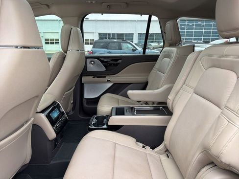 Used 2020 Lincoln Aviator Reserve w/ Equipment Group 202A image 16