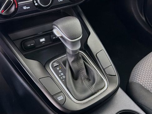 Used 2025 Kia Soul LX w/ LX Technology Package FWD image 19