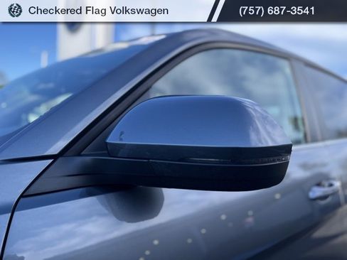 Used 2022 Volkswagen Atlas Cross Sport SE w/ Panoramic Sunroof Package image 2