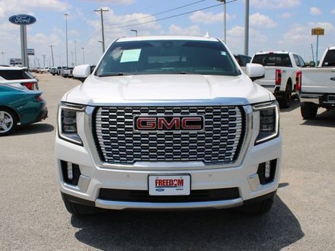 Used 2022 GMC Yukon Denali w/ Denali Ultimate Package AWD/4WD image 2