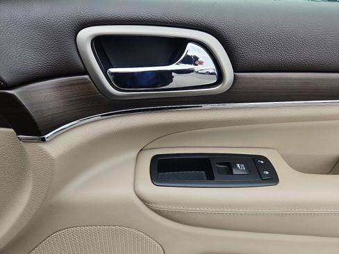 Used 2017 Jeep Grand Cherokee Overland image 34