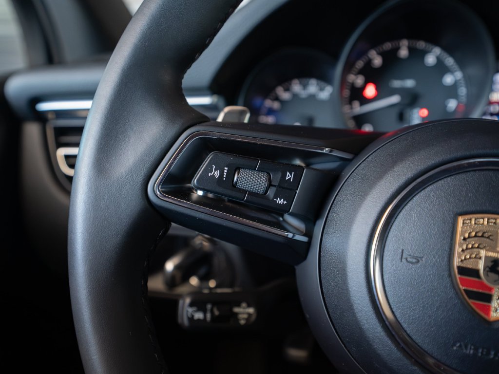 Certified 2023 Porsche Macan AWD/4WD image 17