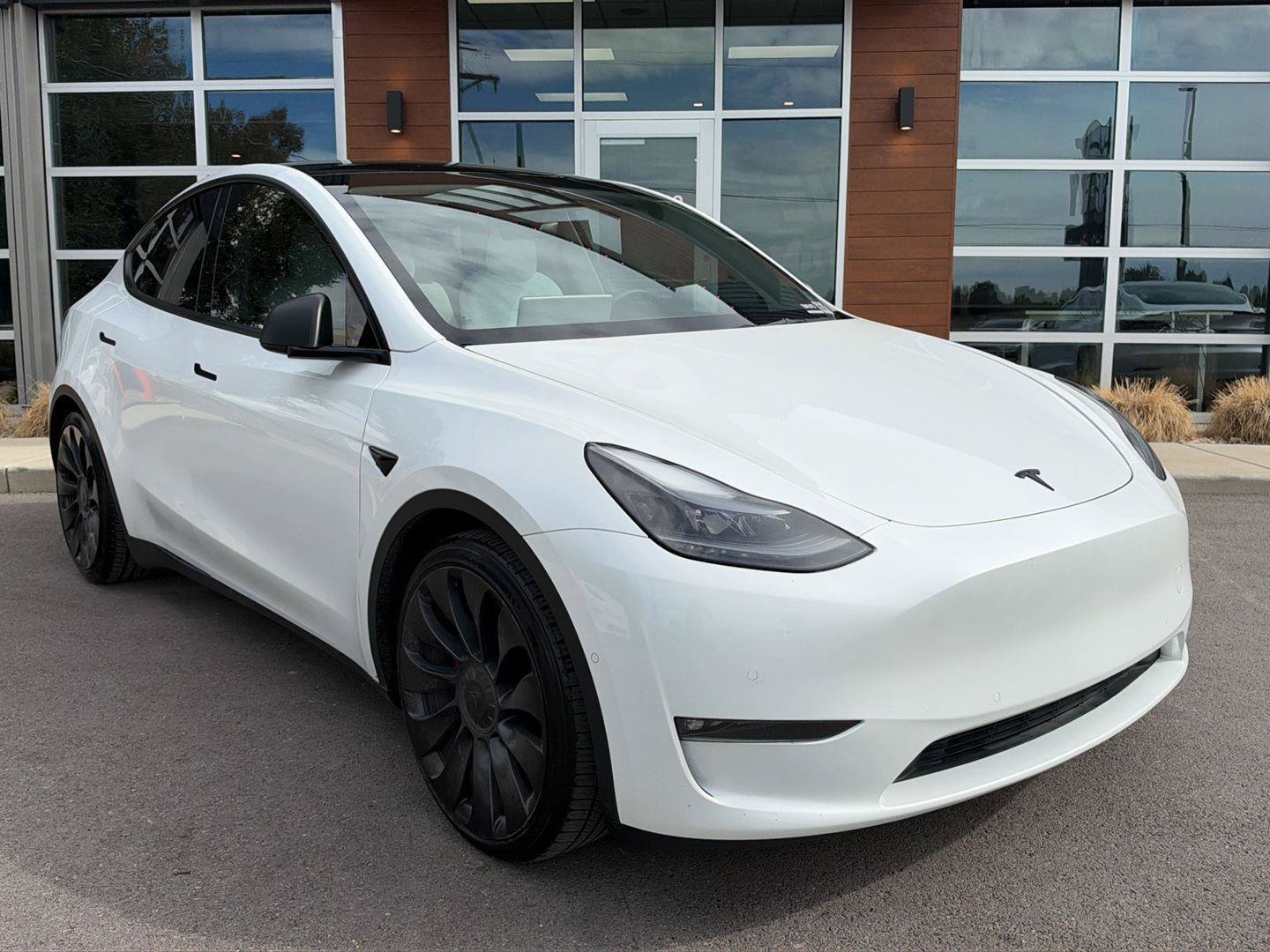 Used 2022 Tesla Model Y Performance AWD/4WD image 2