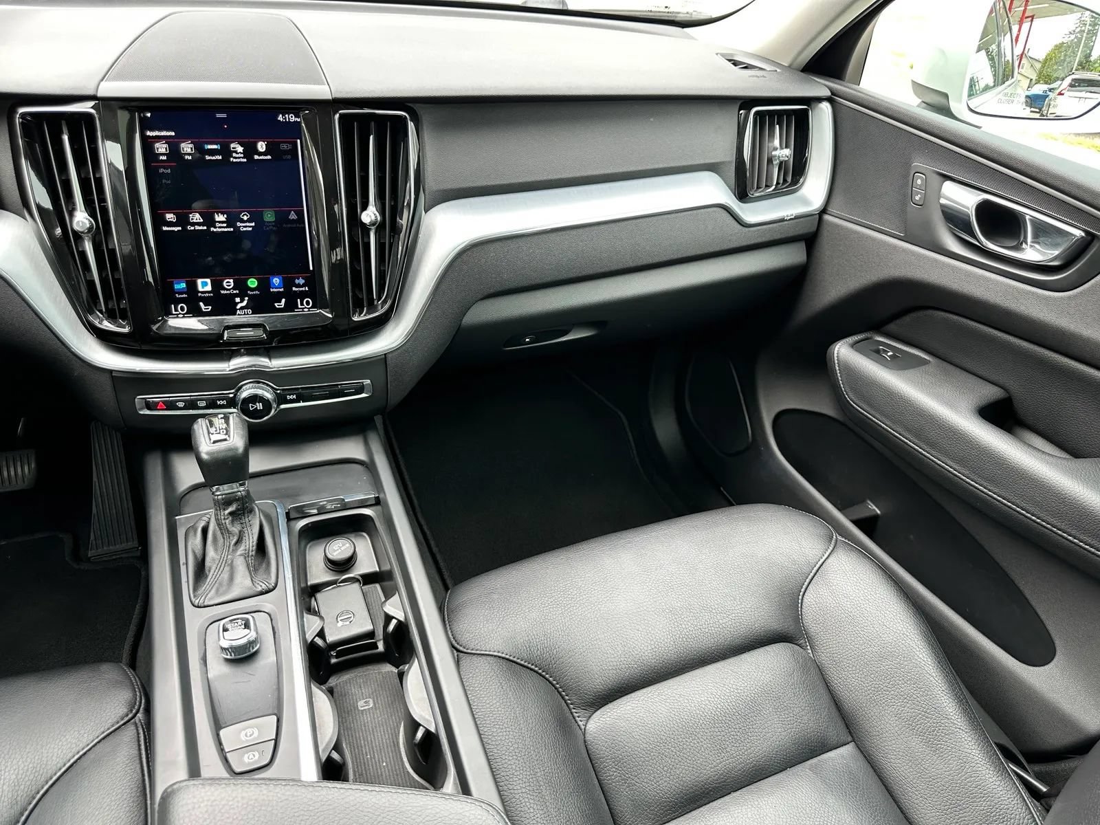 Used 2018 Volvo XC60 T5 Momentum w/ Vision Package AWD/4WD image 13