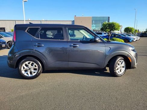 Used 2024 Kia Soul LX w/ Option Group 015 FWD image 3