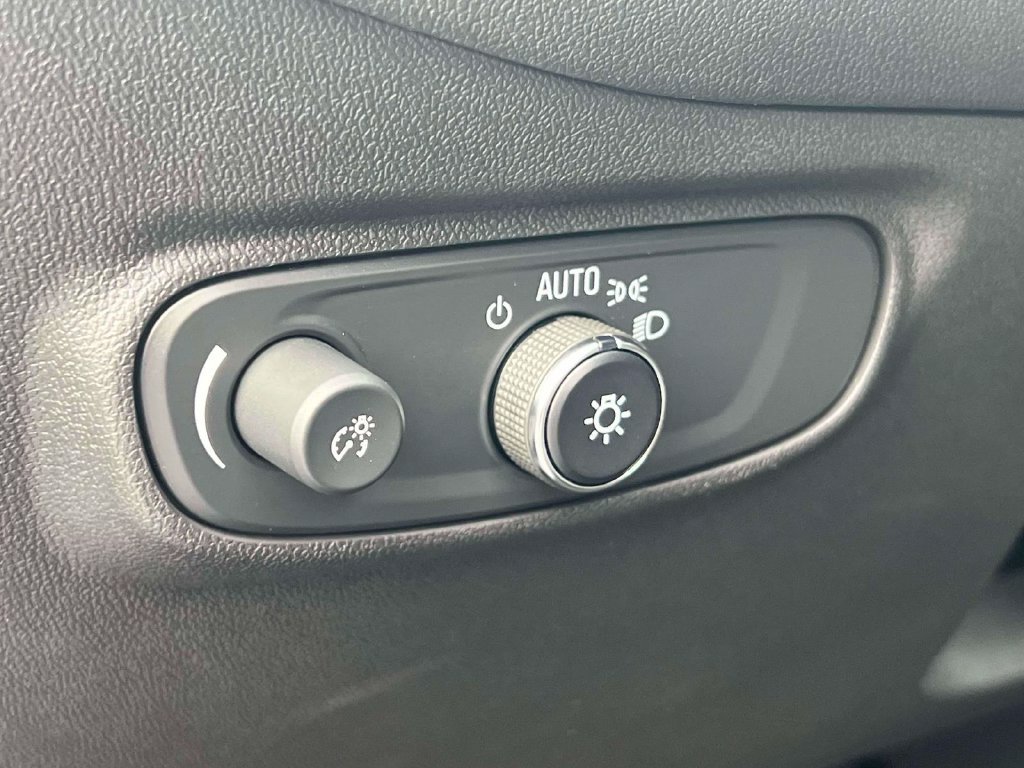 Used 2024 Chevrolet Equinox LT FWD image 21