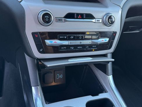 Used 2023 Ford Explorer XLT w/ Equipment Group 202A AWD/4WD image 30