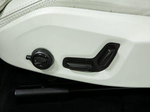 Used 2024 Volvo XC60 B5 Ultimate image 17