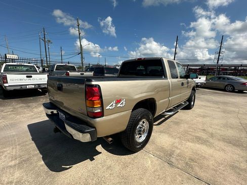 Used 2004 GMC Sierra 2500 SLT w/ Skid Plate Package AWD/4WD image 6