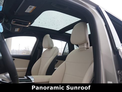 Used 2024 Mercedes-Benz GLC 300 4MATIC image 12