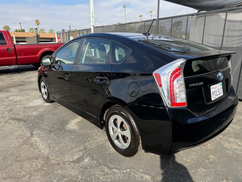 Used 2012 Toyota Prius Four w/ Deluxe Solar Roof Pkg FWD image 11