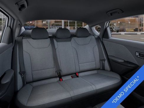 New 2025 Kia K4 LX image 16