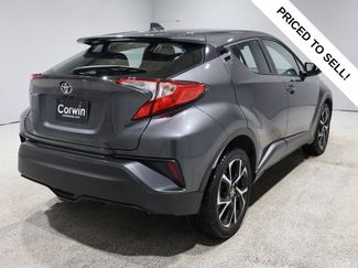 Used 2022 Toyota C-HR XLE video 2