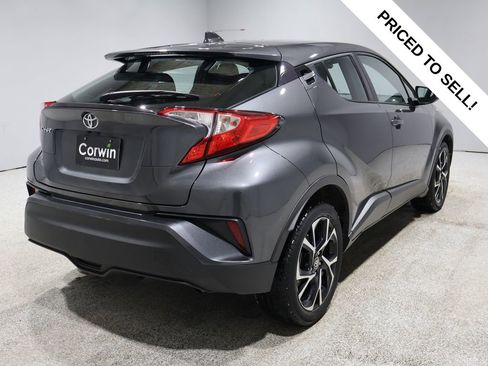 Used 2022 Toyota C-HR XLE image 2