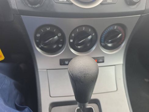 Used 2011 MAZDA MAZDA3 i Touring FWD image 13