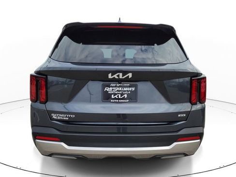 Used 2024 Kia Sorento S w/ Panoramic Sunroof Package image 5